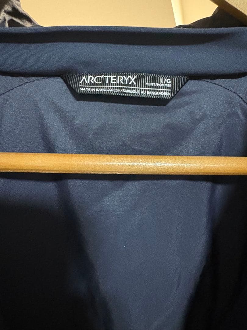 アークテリクス　アトムヘビーウェイトフーディ　メンズ　ブラックサファイア