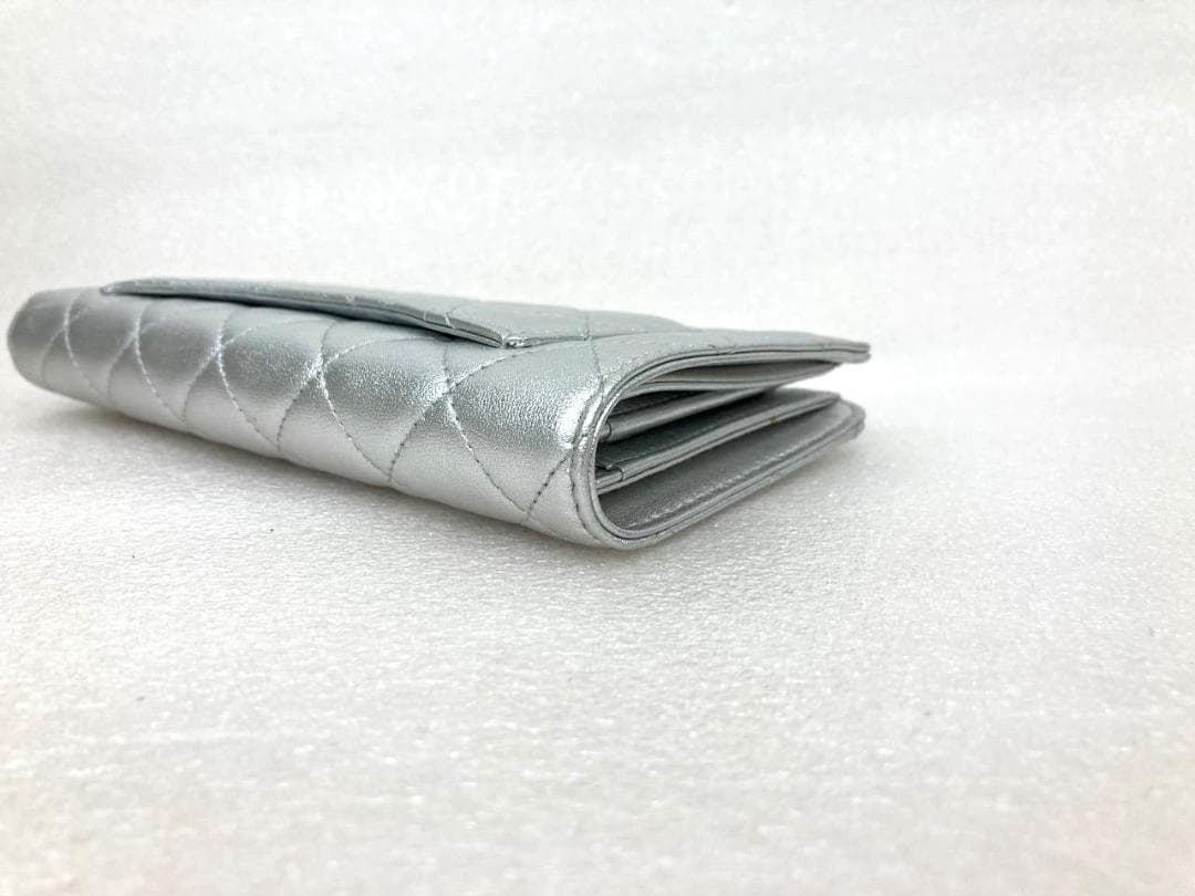 ♡ ギャランティ・箱付き ♡ CHANEL マトラッセ　シルバー 長財布