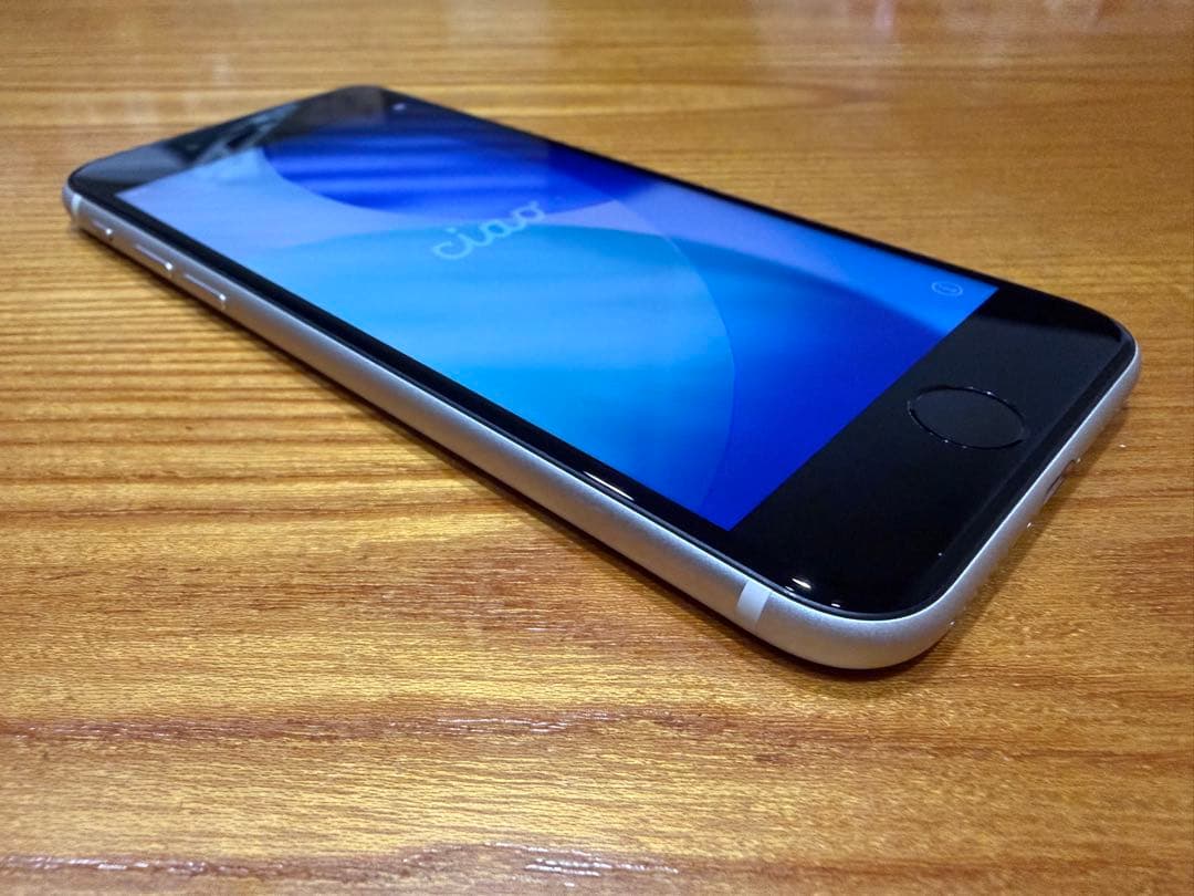 Apple iPhone SE (第3世代) スターライト64GB SIMフリー