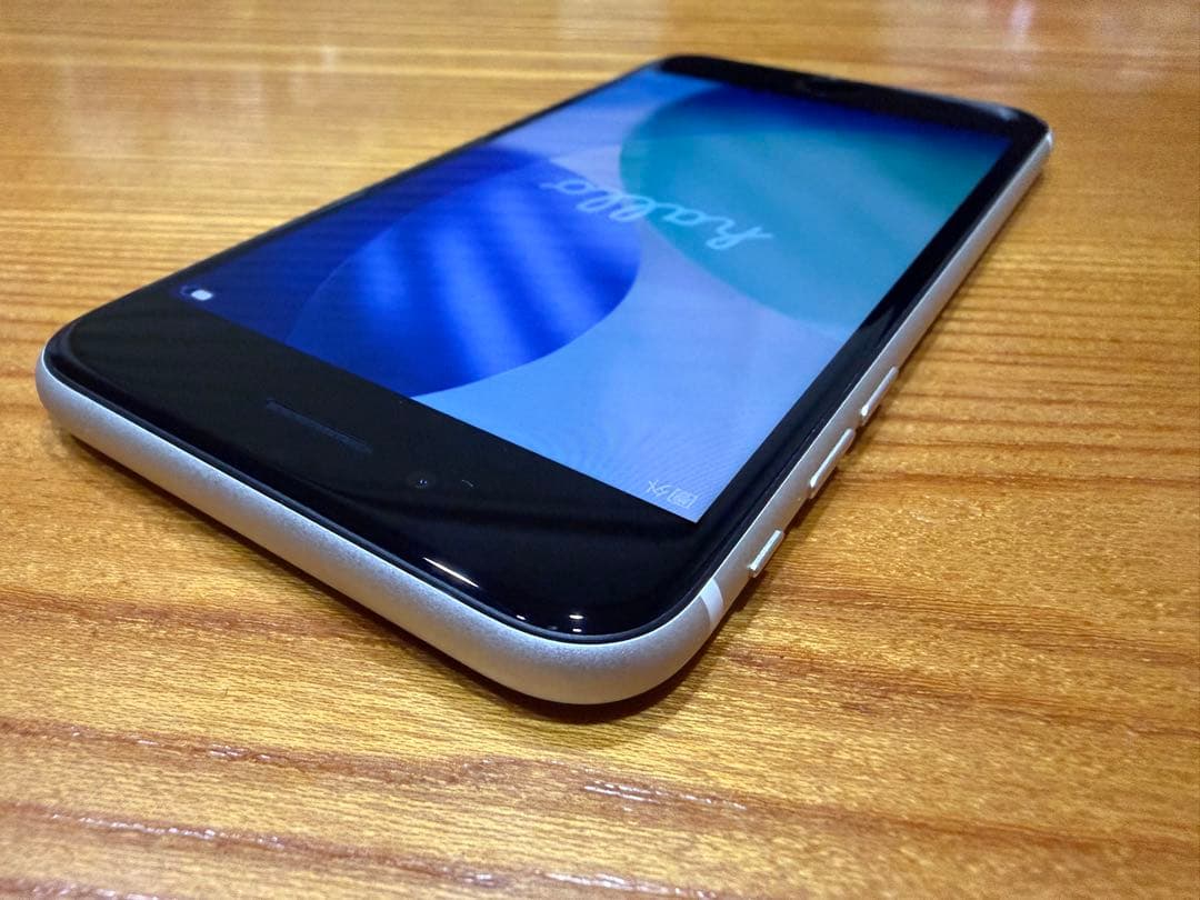 Apple iPhone SE (第3世代) スターライト64GB SIMフリー