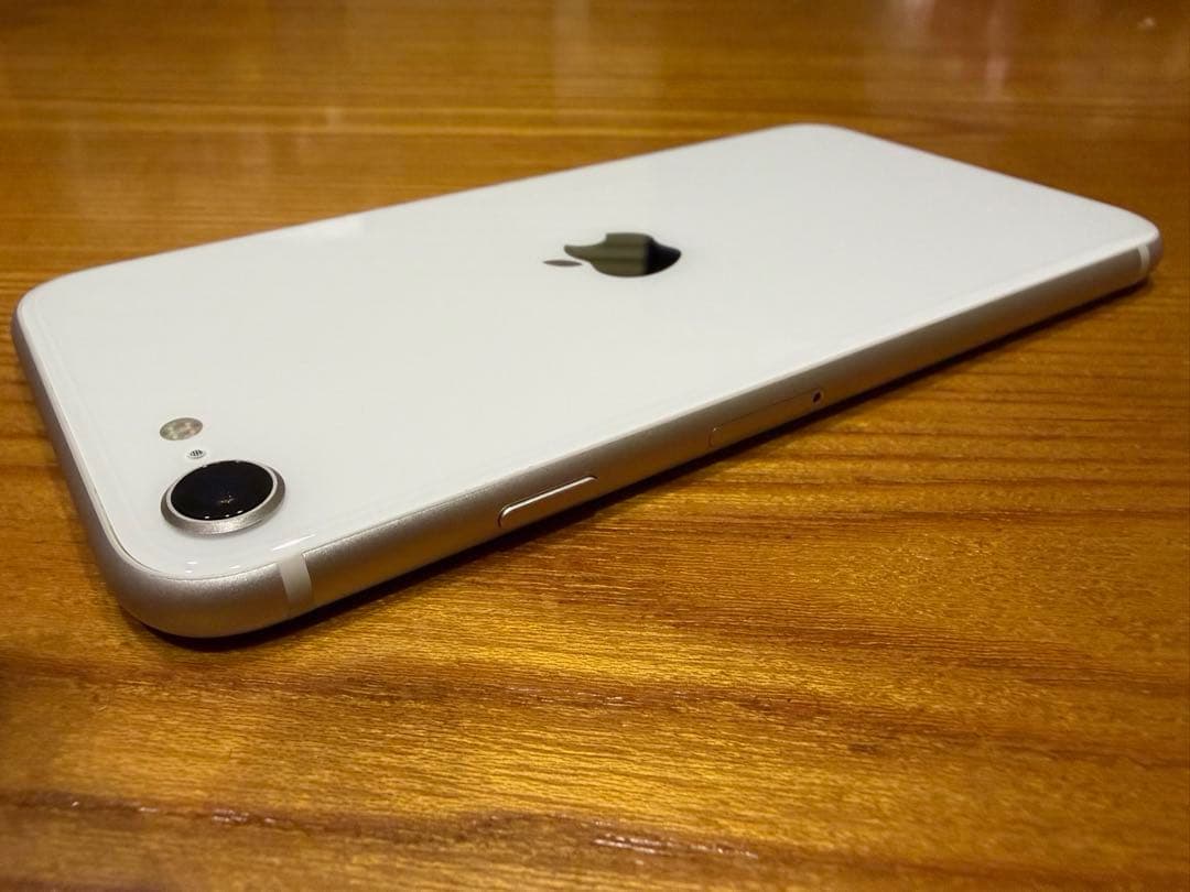 Apple iPhone SE (第3世代) スターライト64GB SIMフリー