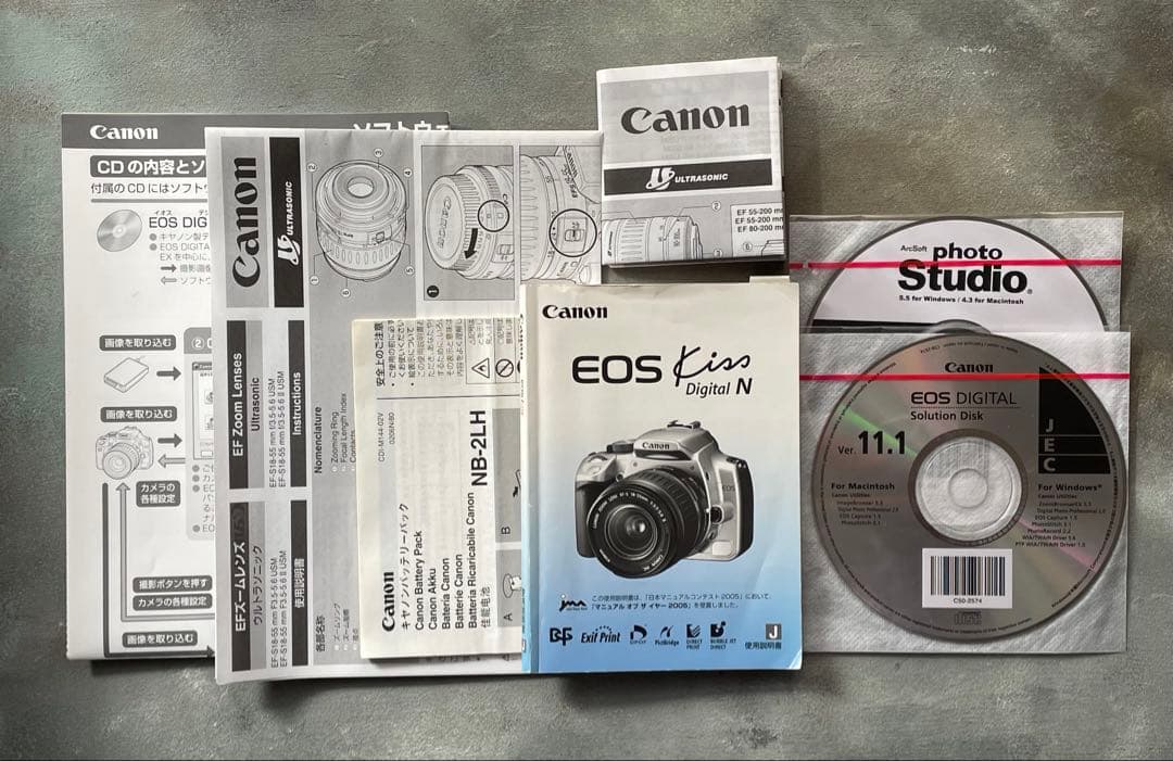 Canon EOS Digital デジタル一眼レフカメラと望遠レンズ