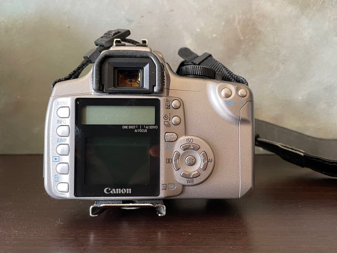 Canon EOS Digital デジタル一眼レフカメラと望遠レンズ