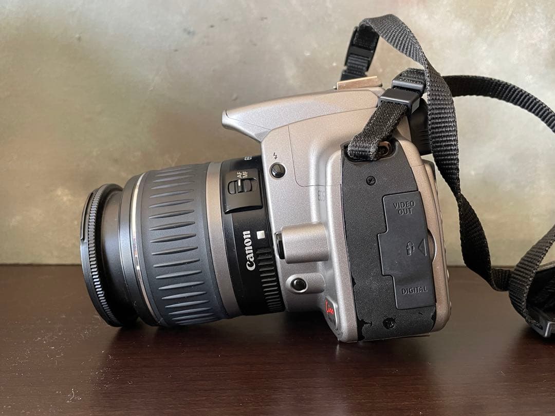 Canon EOS Digital デジタル一眼レフカメラと望遠レンズ