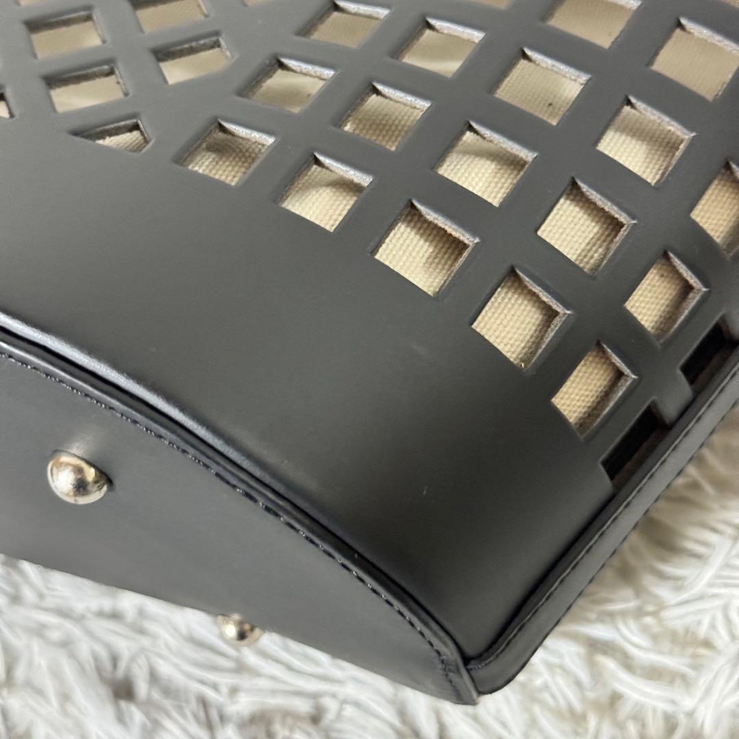 未使用級✨HEREU へリュー　カットアウトバッグ　コルマド　レザー　ブラック