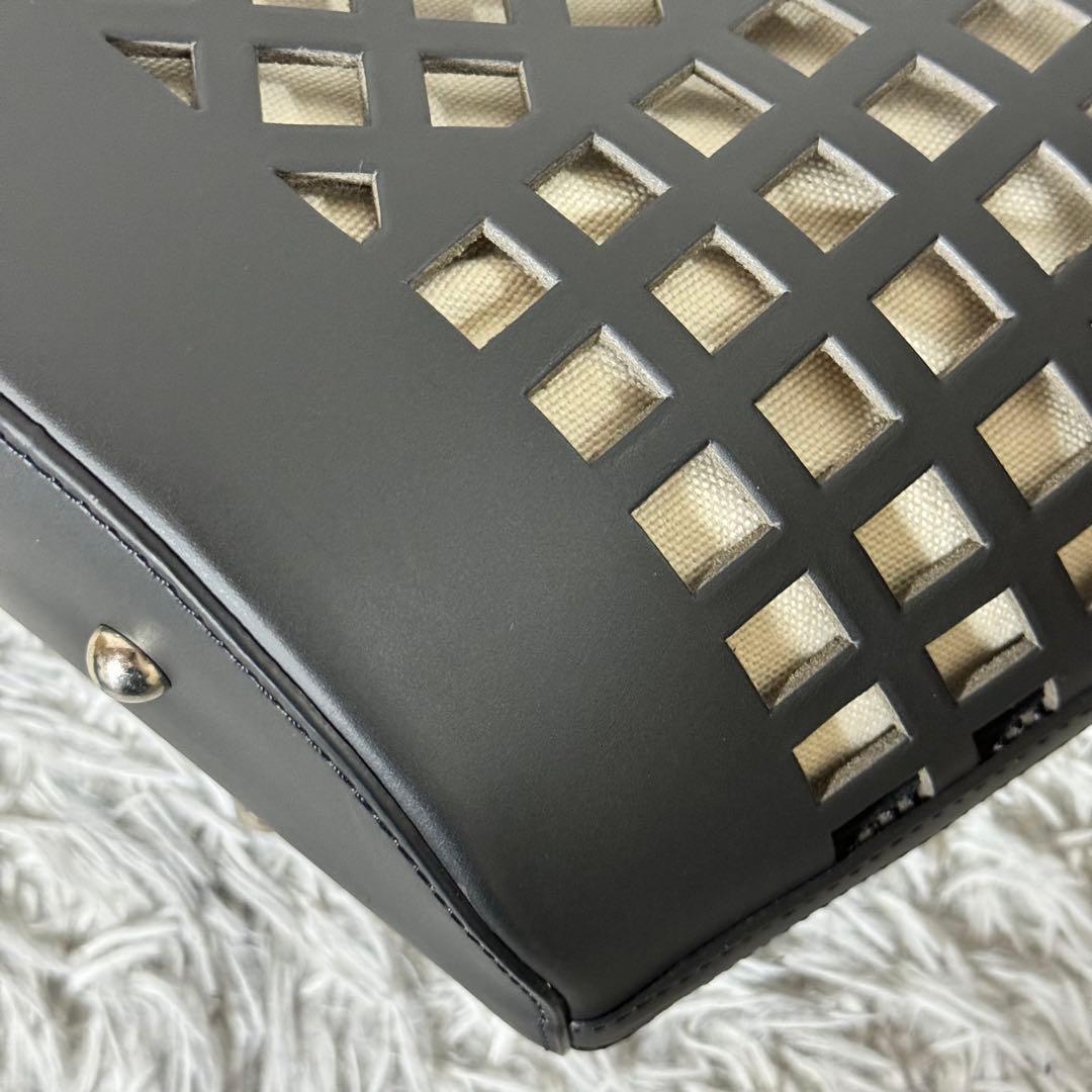 未使用級✨HEREU へリュー　カットアウトバッグ　コルマド　レザー　ブラック