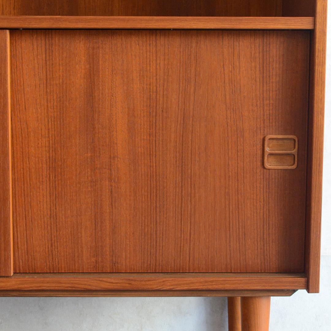 デンマーク 北欧ヴィンテージ チーク シェルフ 木扉引戸 北欧家具 キャビネット