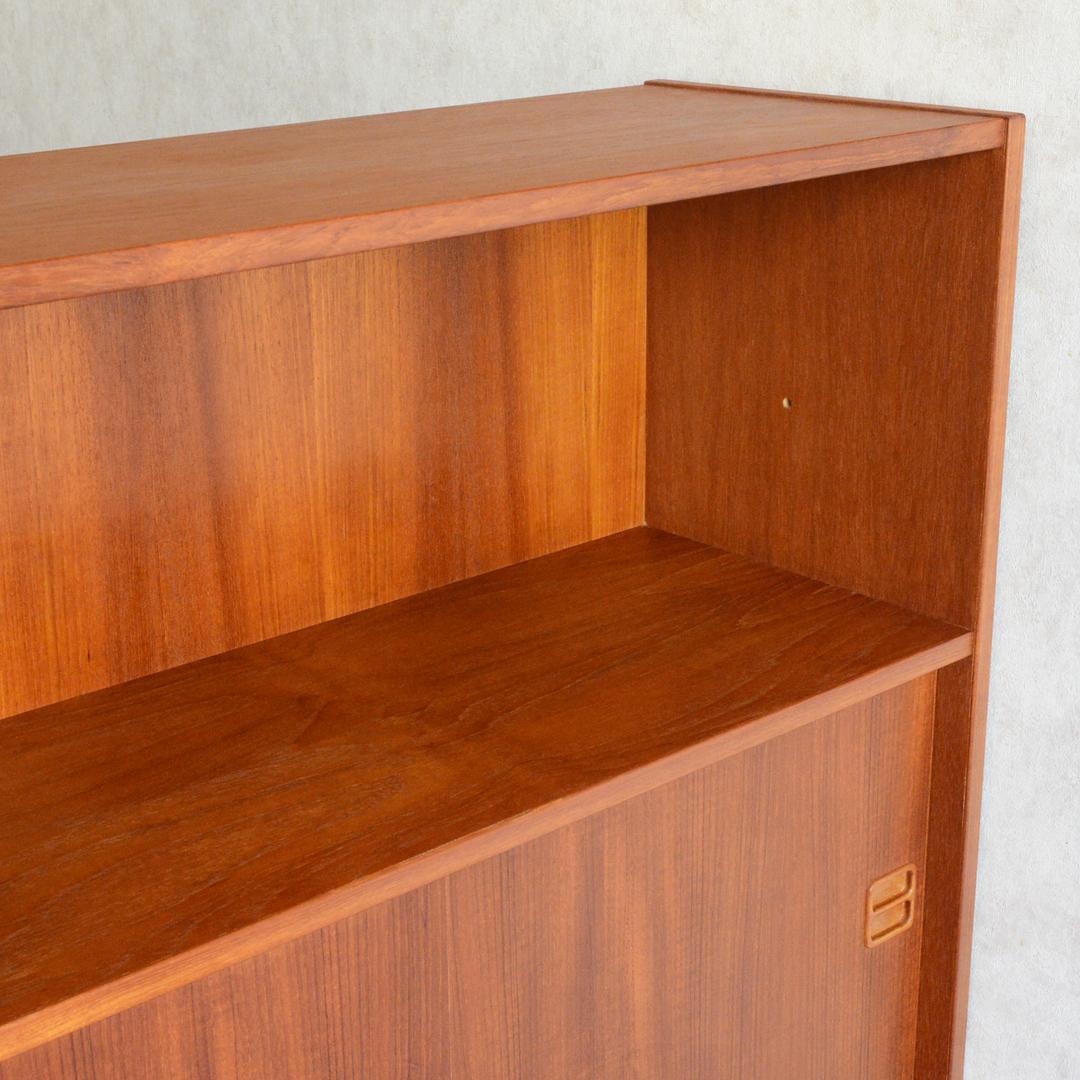 デンマーク 北欧ヴィンテージ チーク シェルフ 木扉引戸 北欧家具 キャビネット