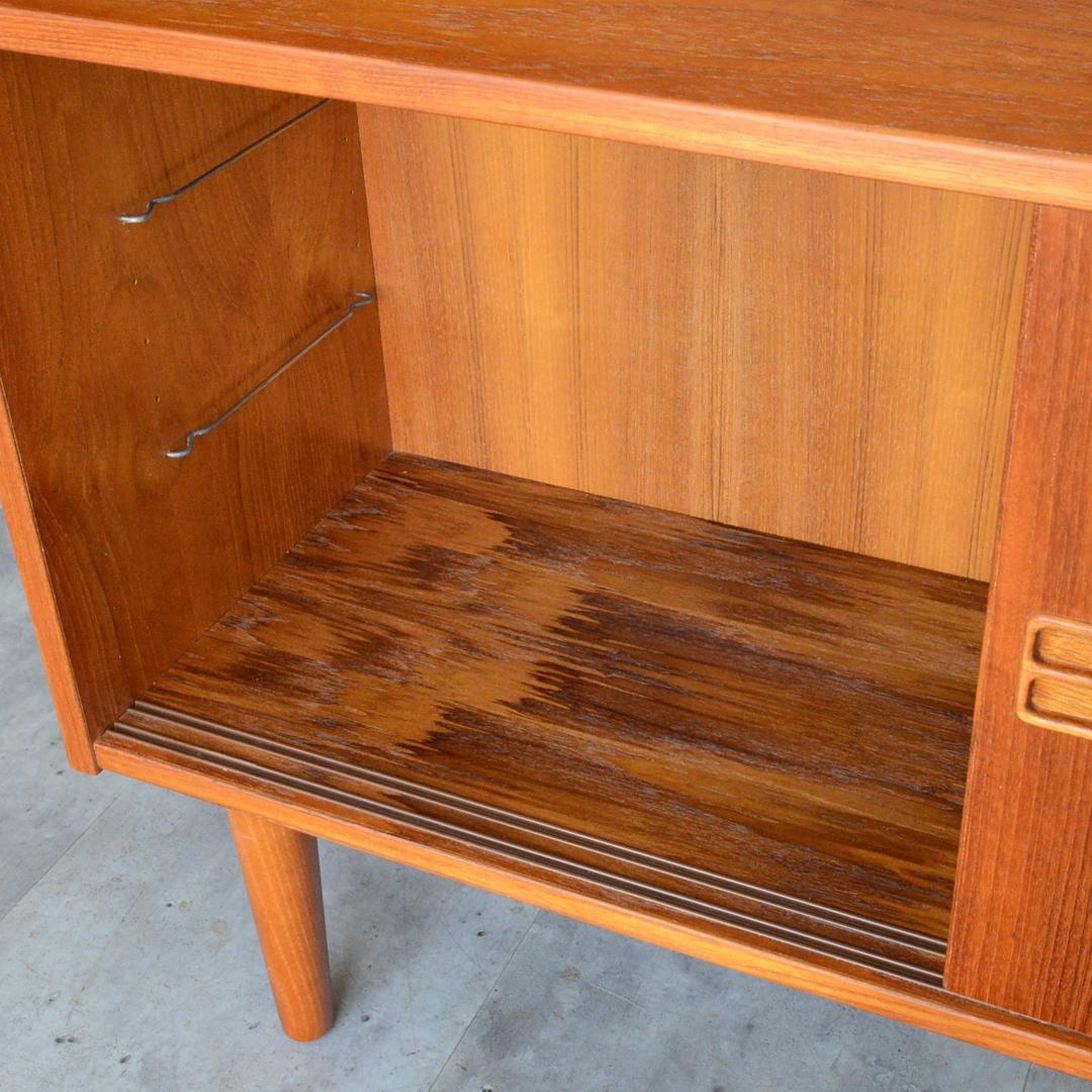 デンマーク 北欧ヴィンテージ チーク シェルフ 木扉引戸 北欧家具 キャビネット