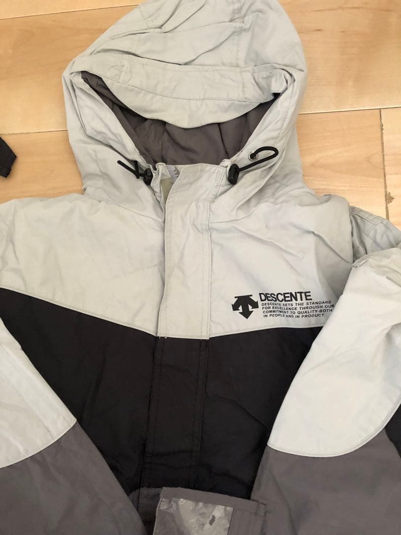 【早い者勝ち】DESCENTE スキースノボウェア 美品　3/15までの限定価格