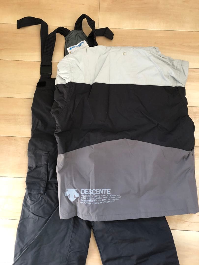 【早い者勝ち】DESCENTE スキースノボウェア 美品　3/15までの限定価格