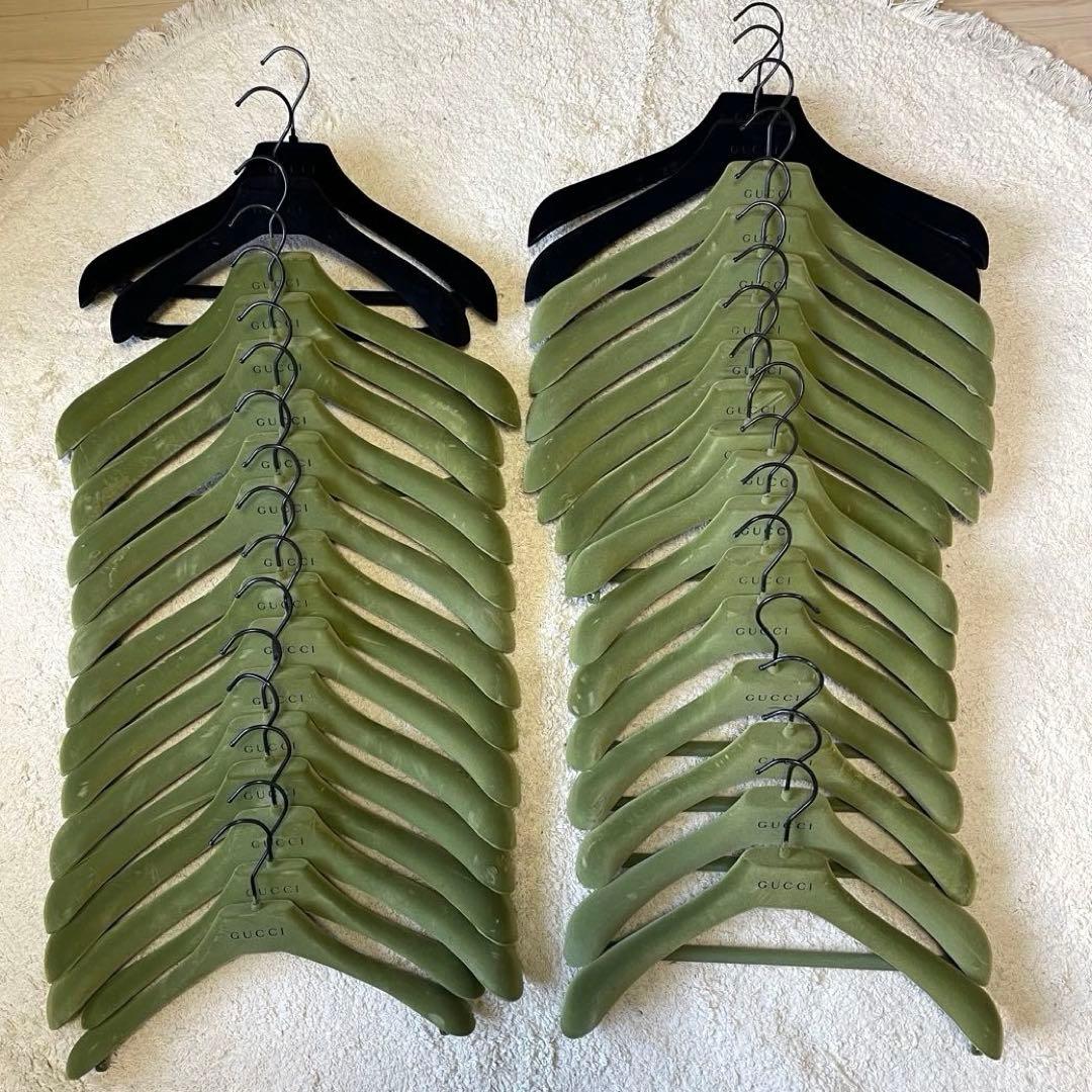 GUCCI 34本 ベロア グリーン×ブラック ハンガーセット