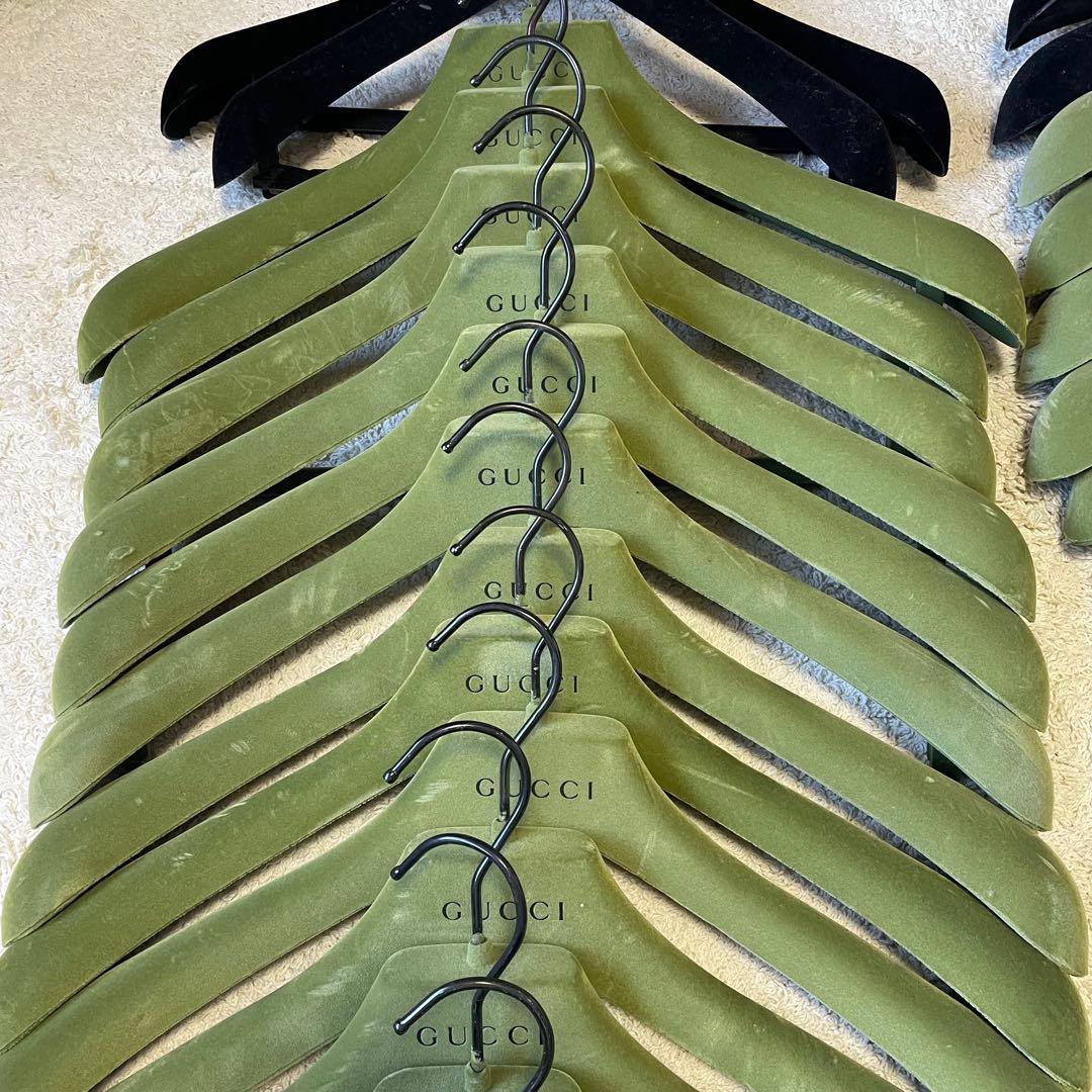 GUCCI 34本 ベロア グリーン×ブラック ハンガーセット