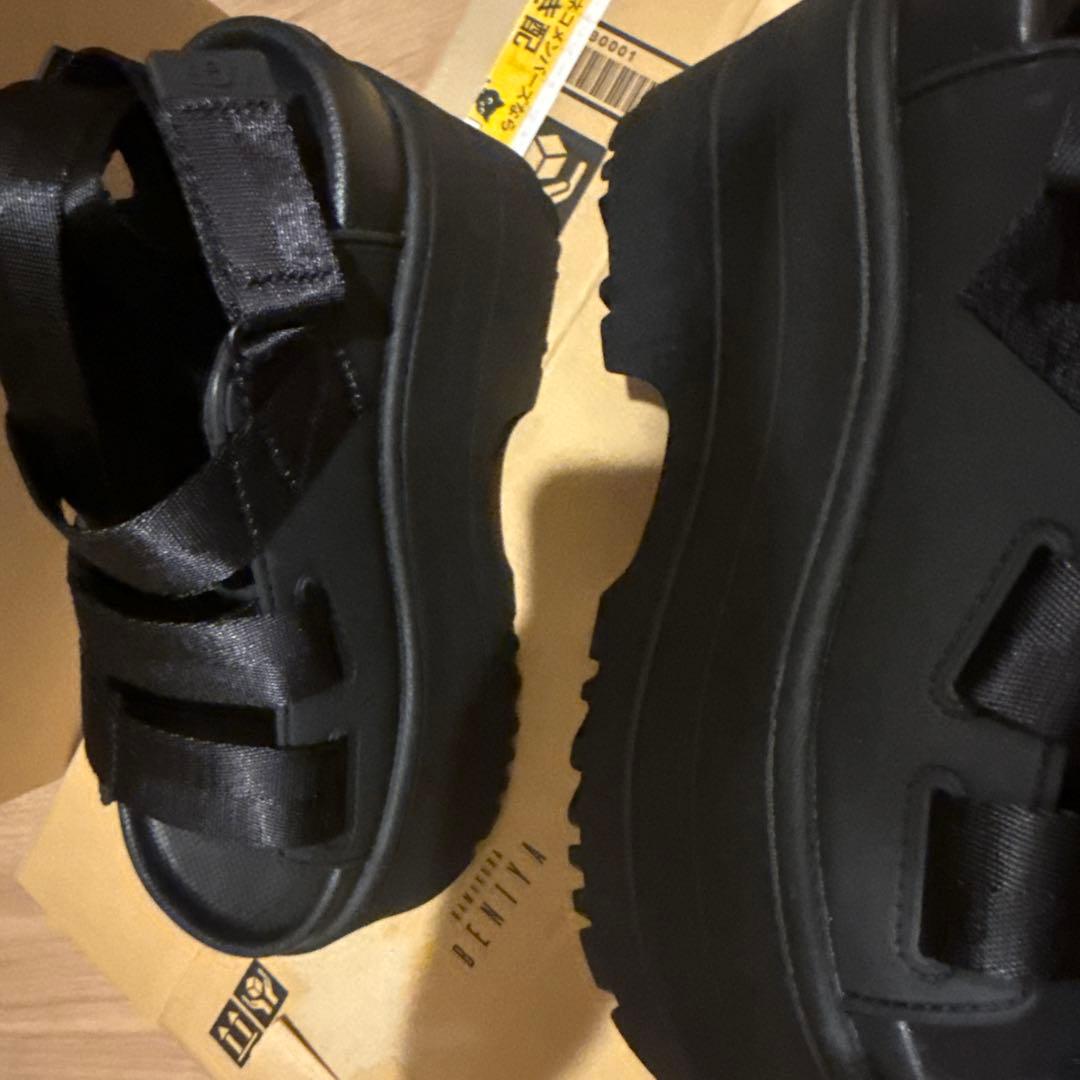 UGG ブラック GoldenRise ゴールデンライズ 25cm 厚底サンダル