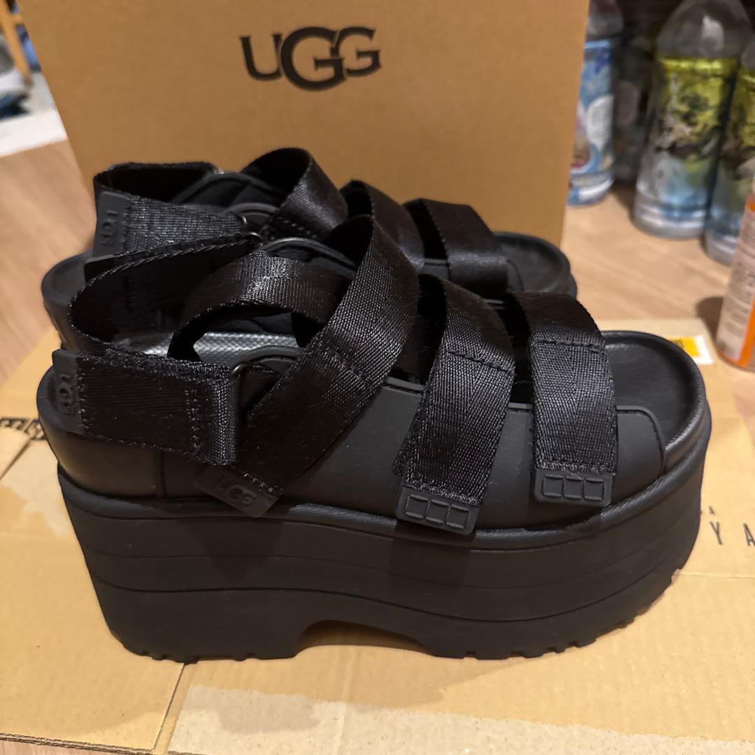UGG ブラック GoldenRise ゴールデンライズ 25cm 厚底サンダル