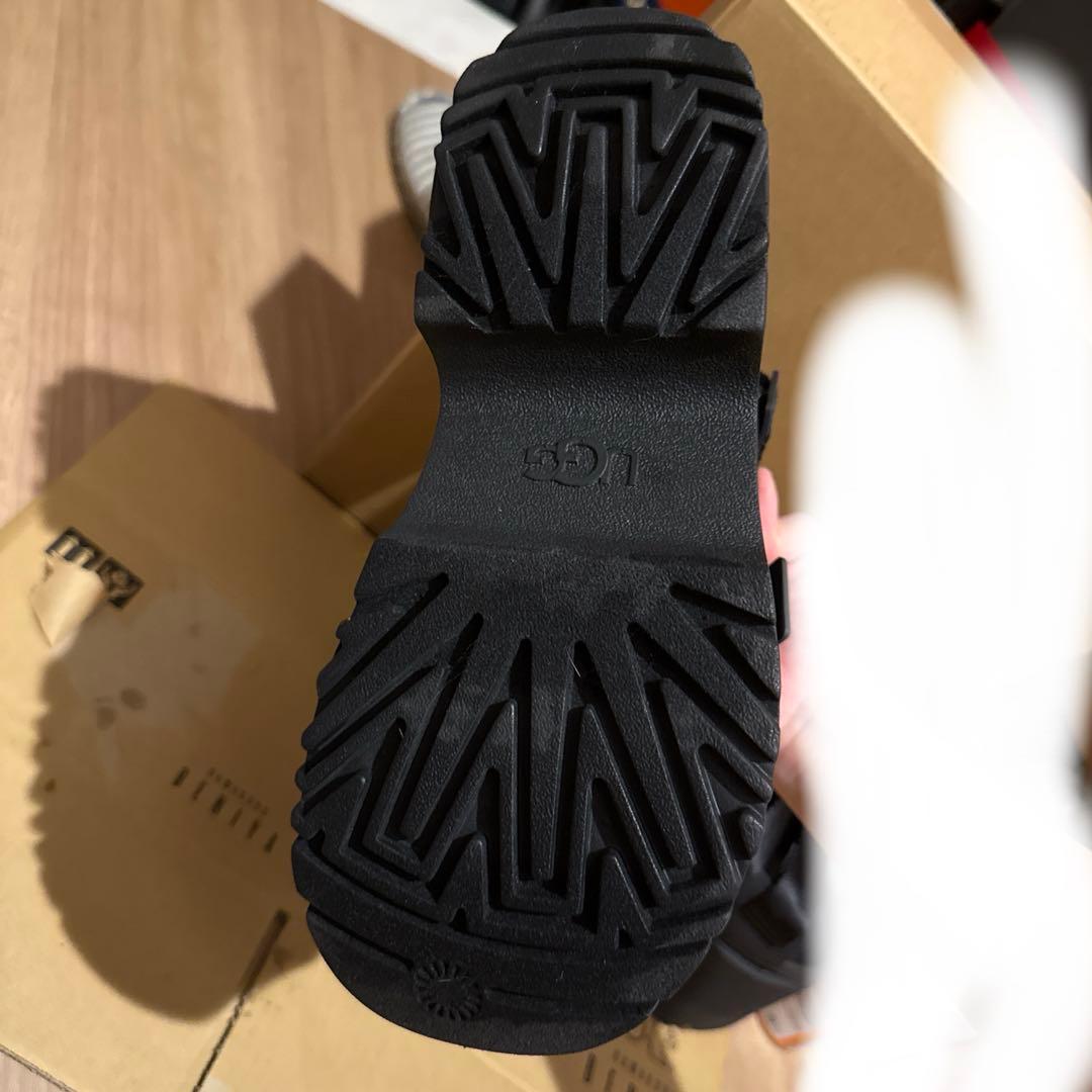 UGG ブラック GoldenRise ゴールデンライズ 25cm 厚底サンダル