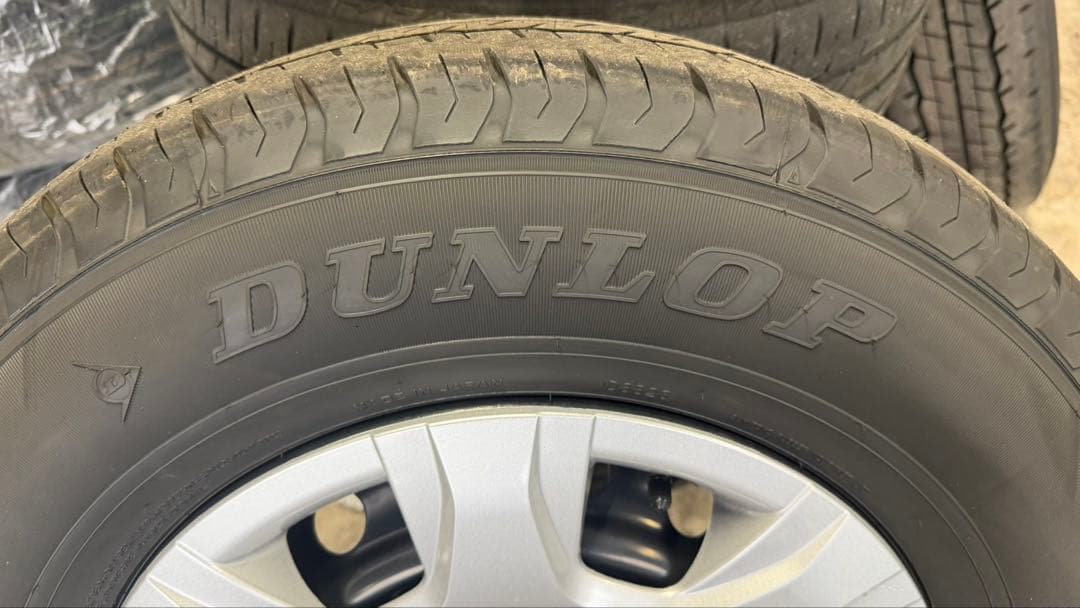 ハイエース 新車外し 4本セット DUNLOP 195/80/15タイヤセット