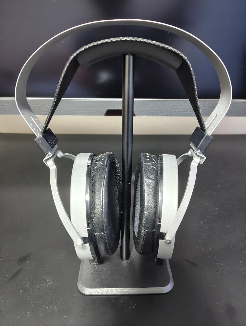 水月雨 (MOONDROP) 大都会 - COSMO