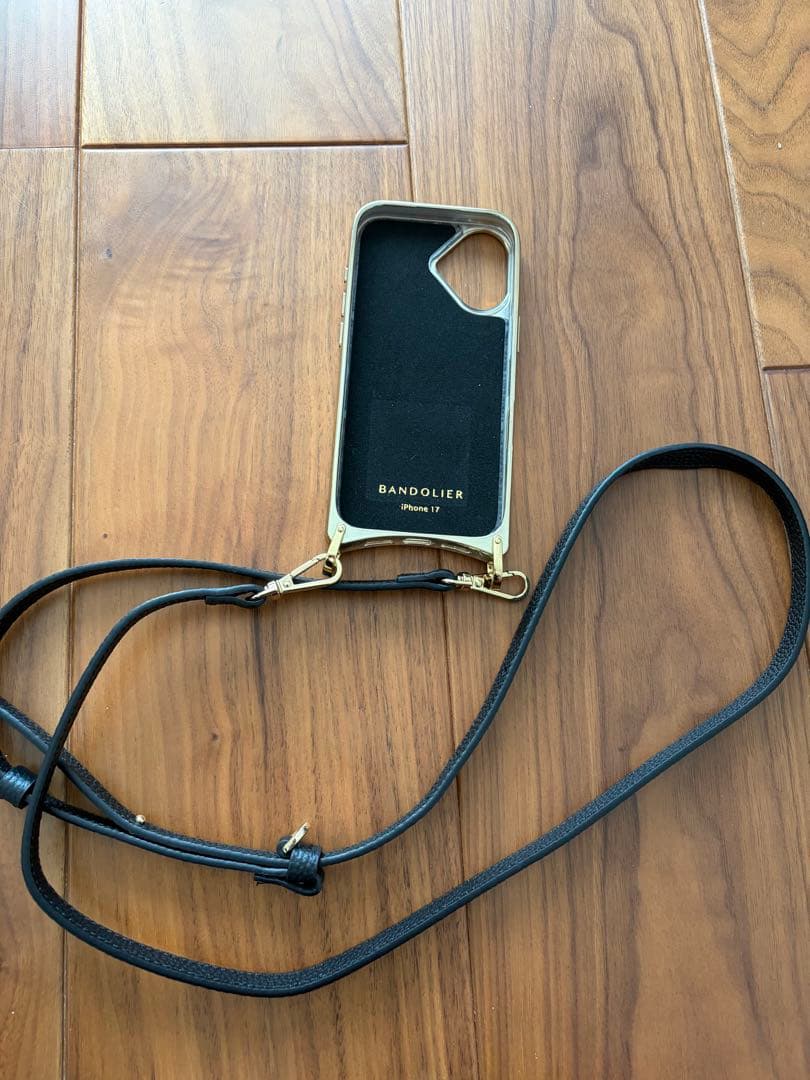BANDOLIER iPhone17用ショルダーケース