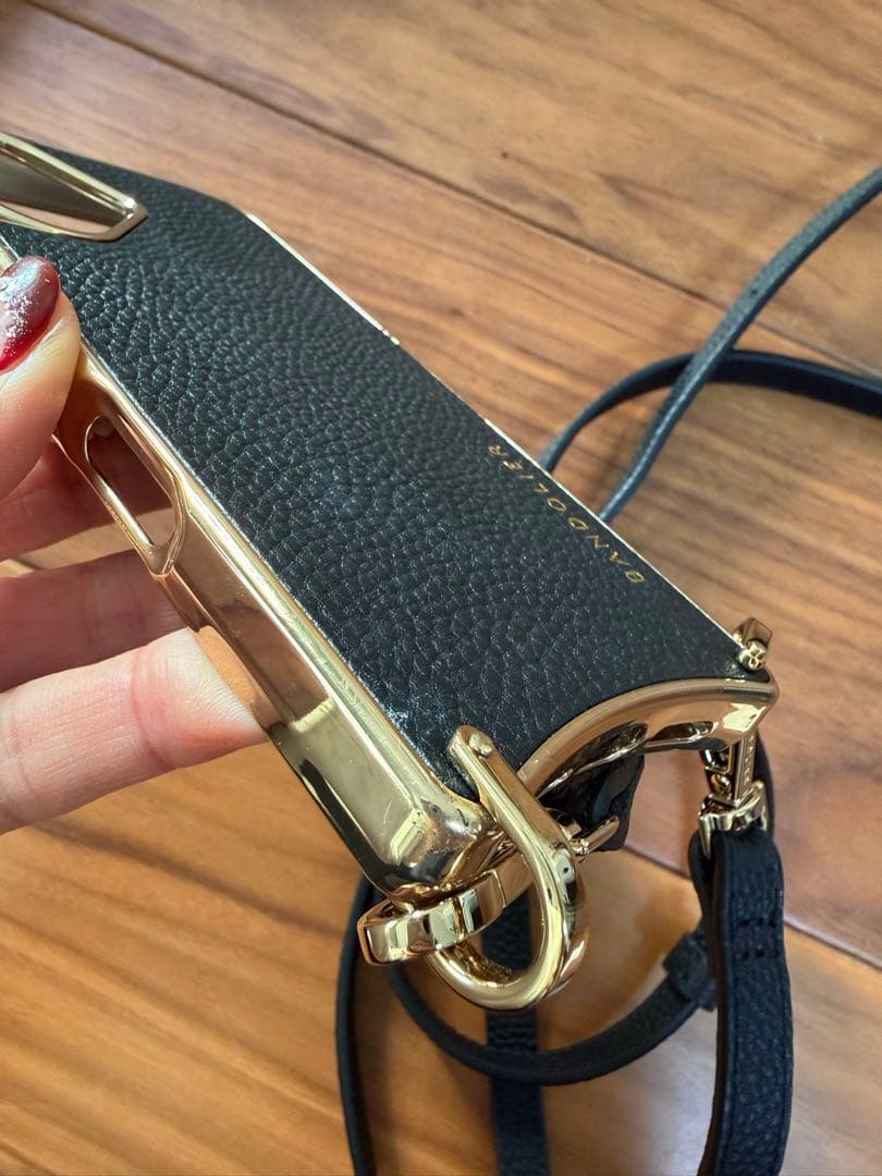 BANDOLIER iPhone17用ショルダーケース