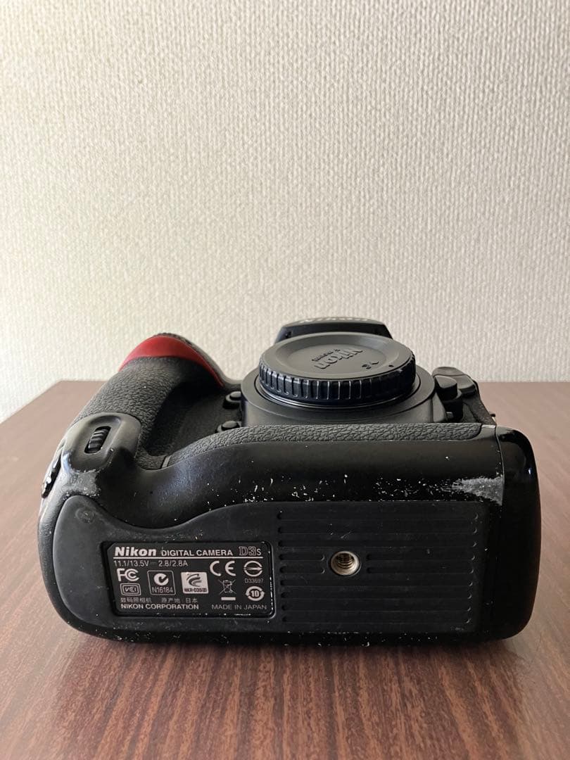 Nikon D3s デジタル一眼レフカメラ 本体とバッテリー2個値下げ中