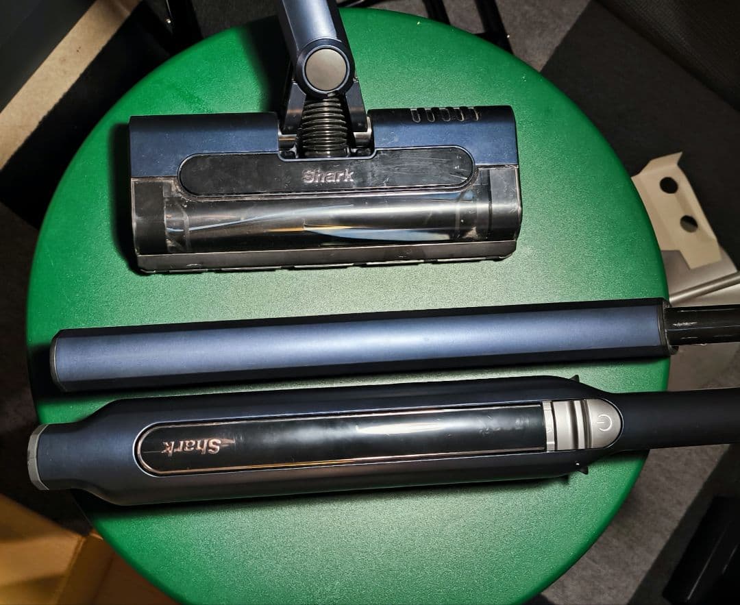 Shark スティッククリーナー本体とアタッチメントセット