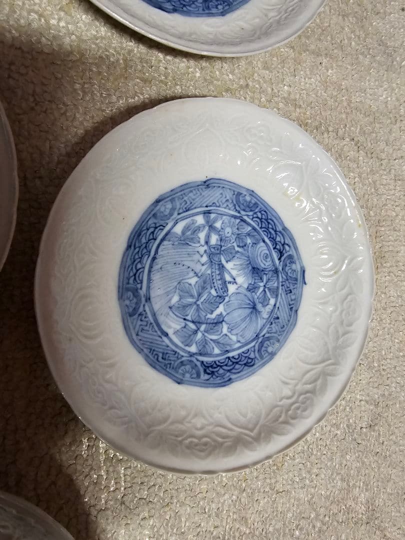 中国古美術 蔵出し品 新渡品 陽刻染付昆虫文皿 薄手 貴重な5枚組