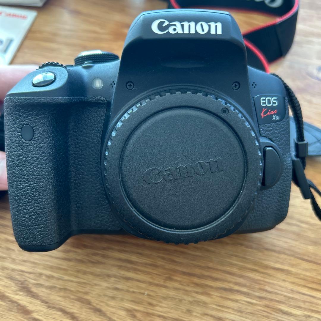 Canon EOS Kiss x8i ダブルズームキット