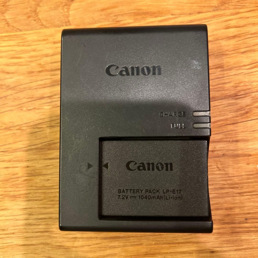 Canon EOS Kiss x8i ダブルズームキット