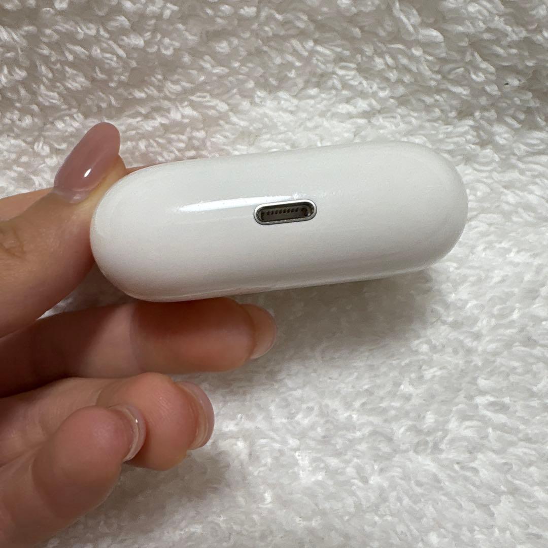 AirPodsホワイト　充電ケースのみ