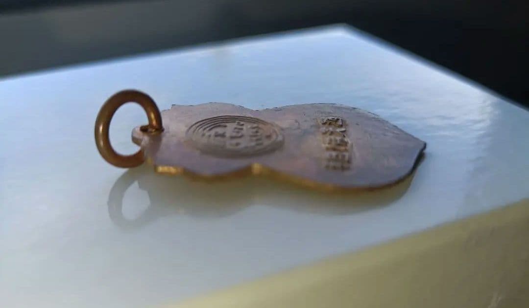 仏像彫刻の金属製チャーム