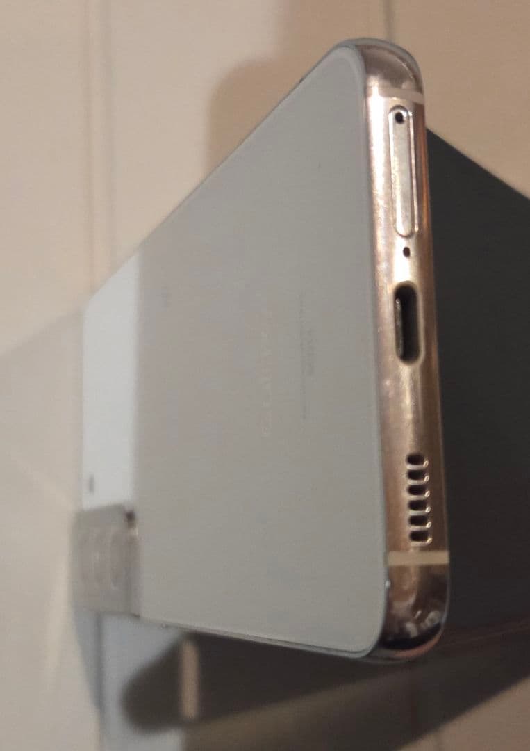 Samsung Galaxy S22 ホワイト