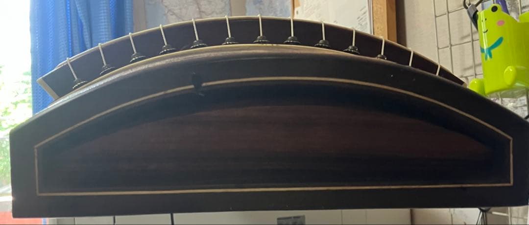 さ　13弦お琴です。並甲、すだれ彫り 琴柱他一式付き