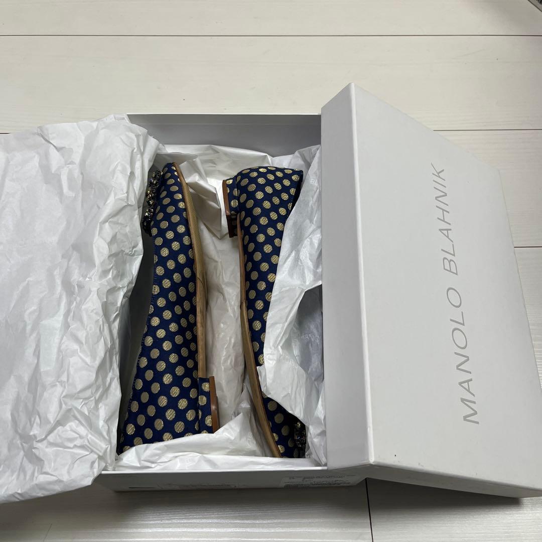 Manolo Blahnik ハンギシ 36 ネイビー ドット