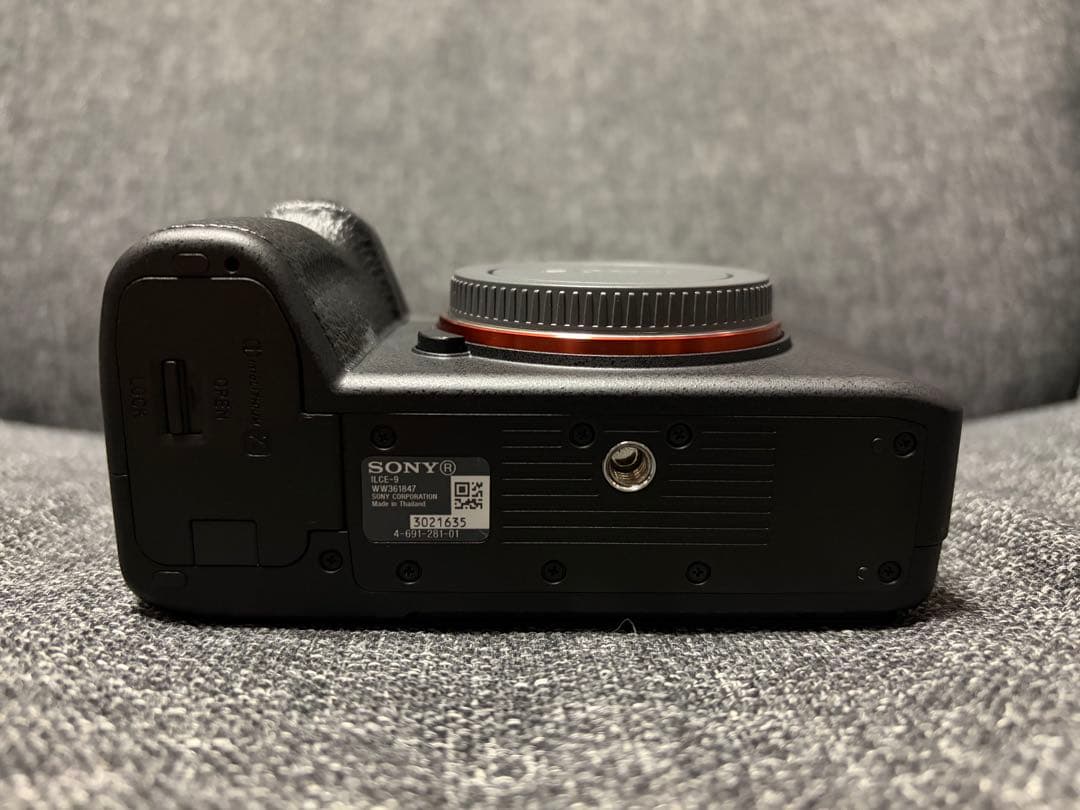 ソニー Sony α9（ILCE-9) ミラーレスカメラ SDカード付き