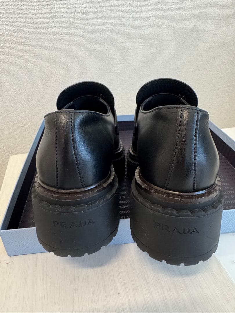 【美品】プラダ レザーローファー