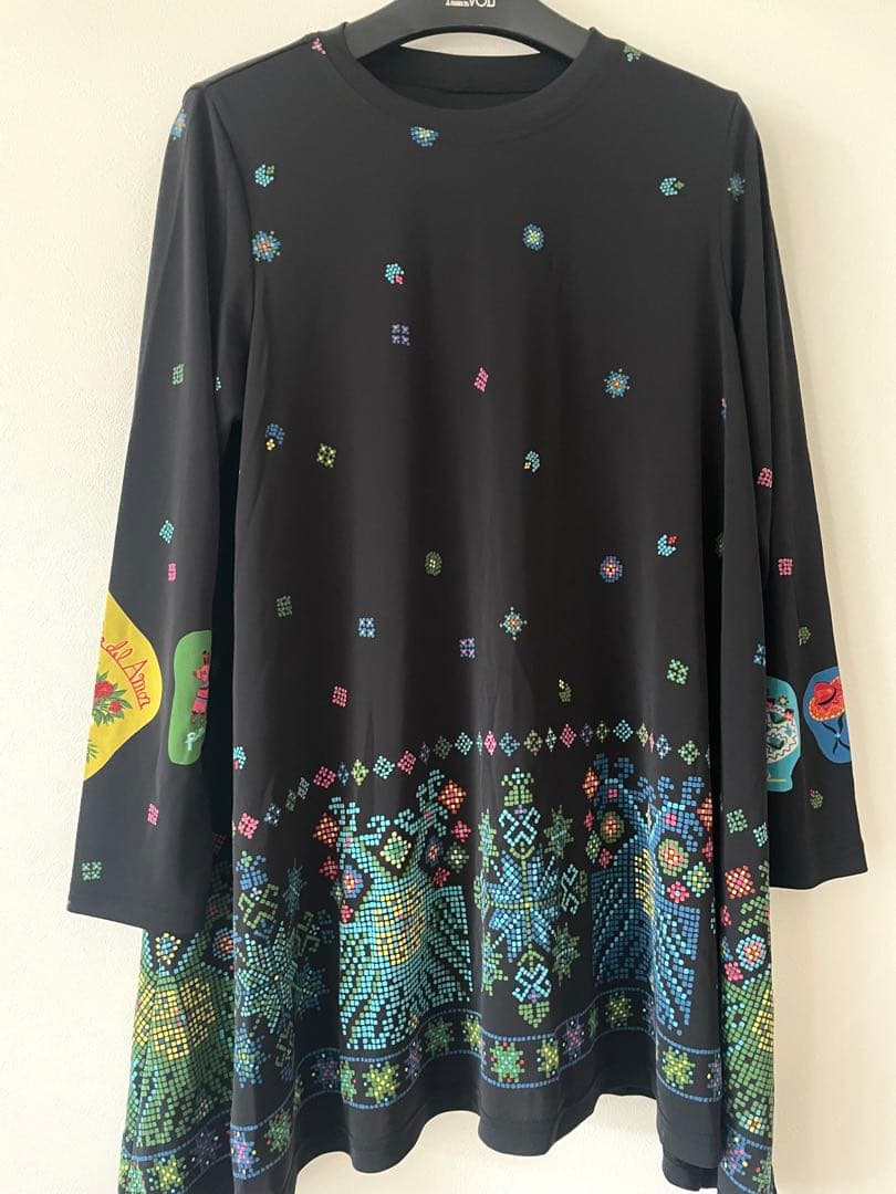 トクコプルミエブォル/カラフル幾何学模様の長袖Aラインチュニック(訳あり)