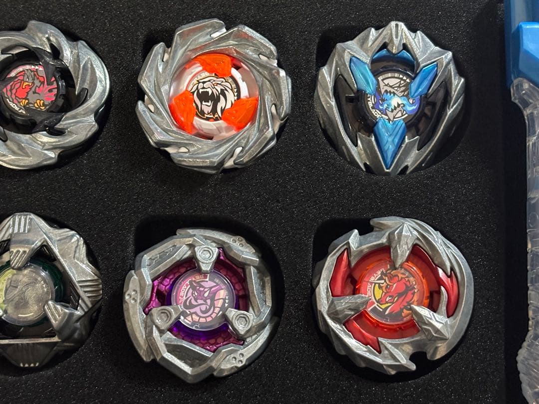 ベイブレードX まとめ売り ベイ8個、ランチャー、ケースなど付属