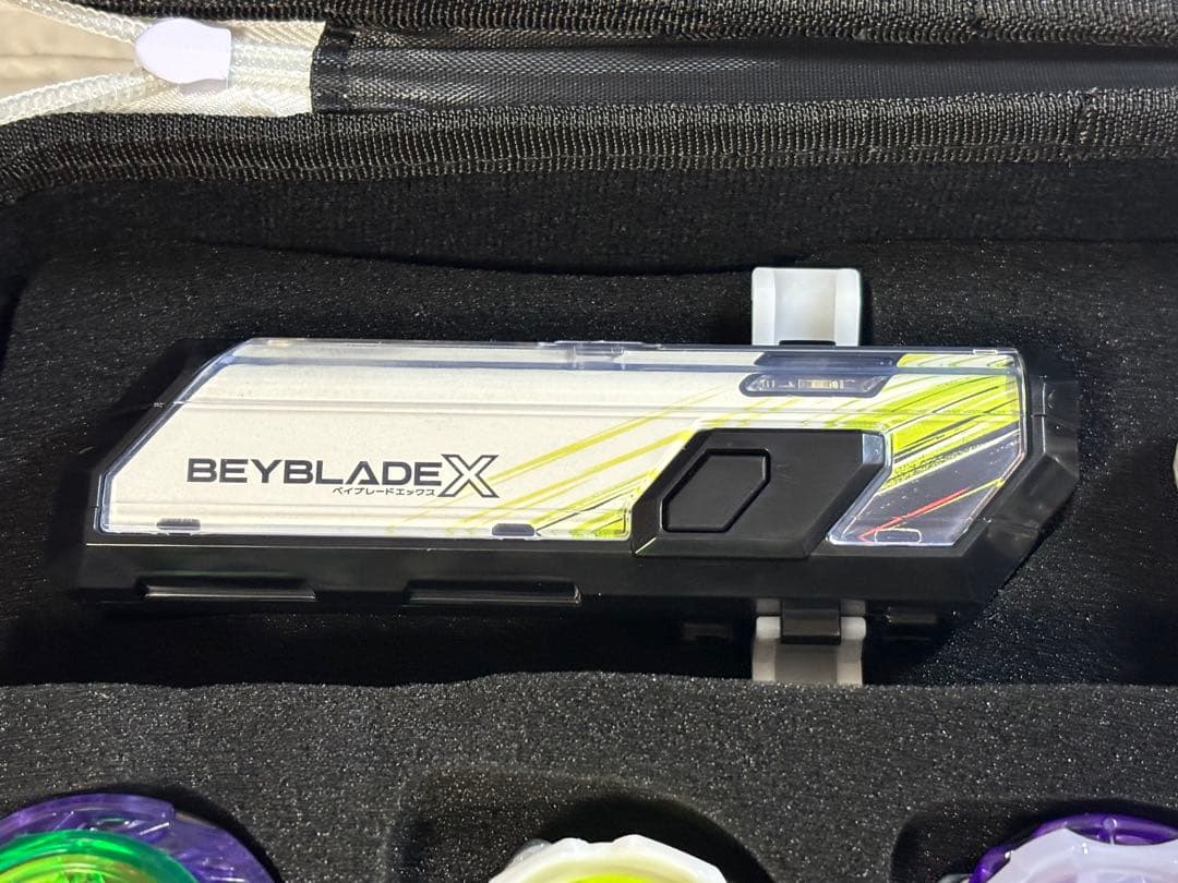 ベイブレードX まとめ売り ベイ8個、ランチャー、ケースなど付属