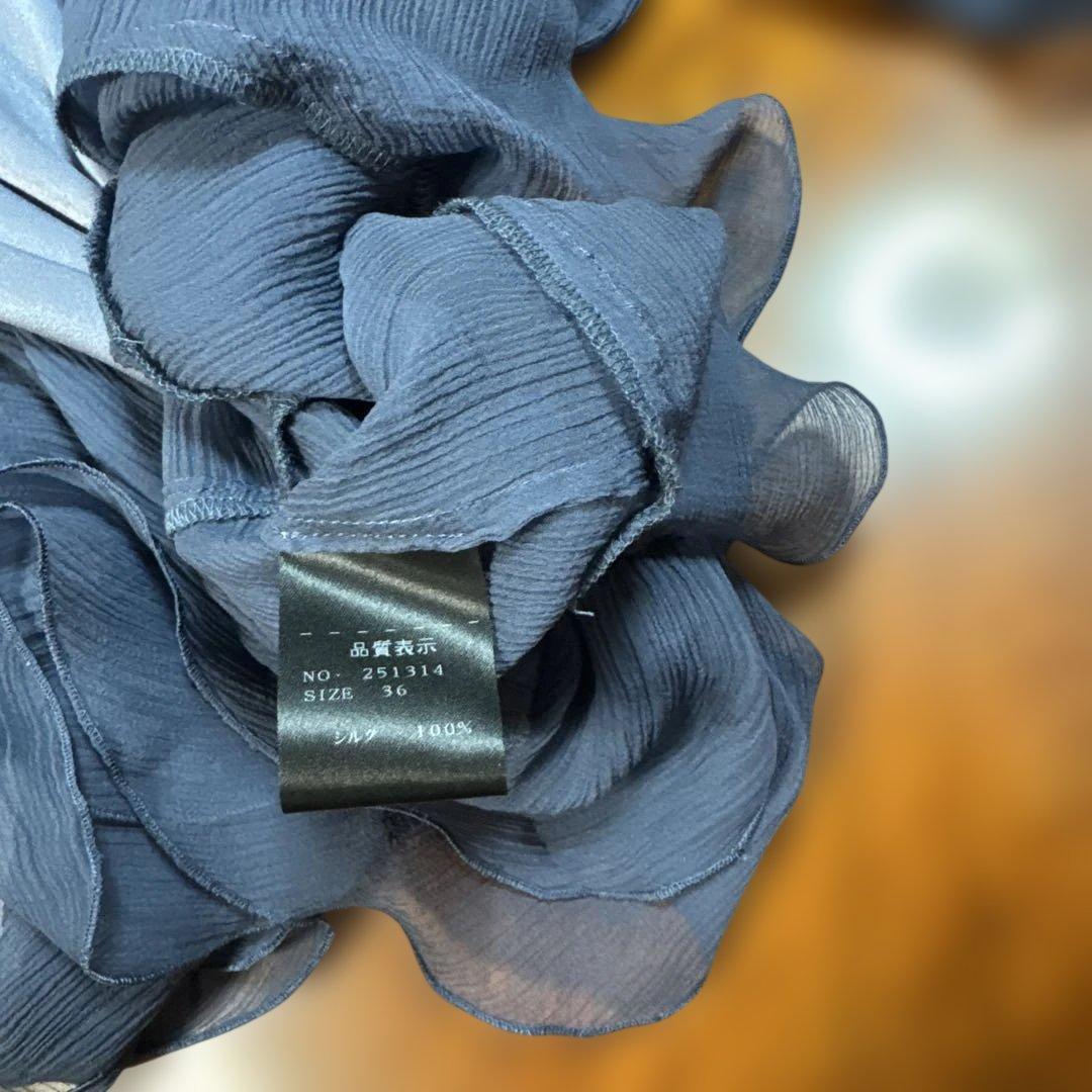 ストラスブルゴ　フリルブラウス