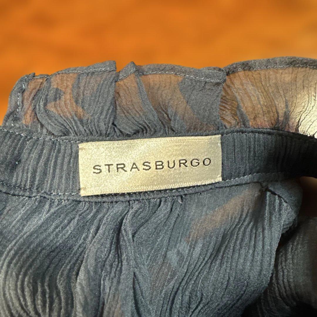 ストラスブルゴ　フリルブラウス