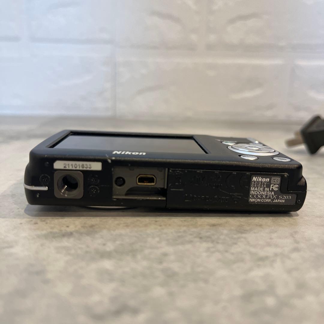 Nikon COOLPIX コンパクトデジタルカメラ　S203
