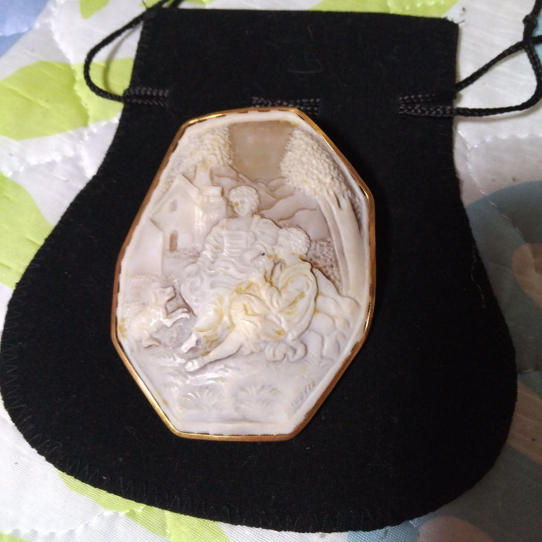 カメオ八角形ペンダント 浮彫り