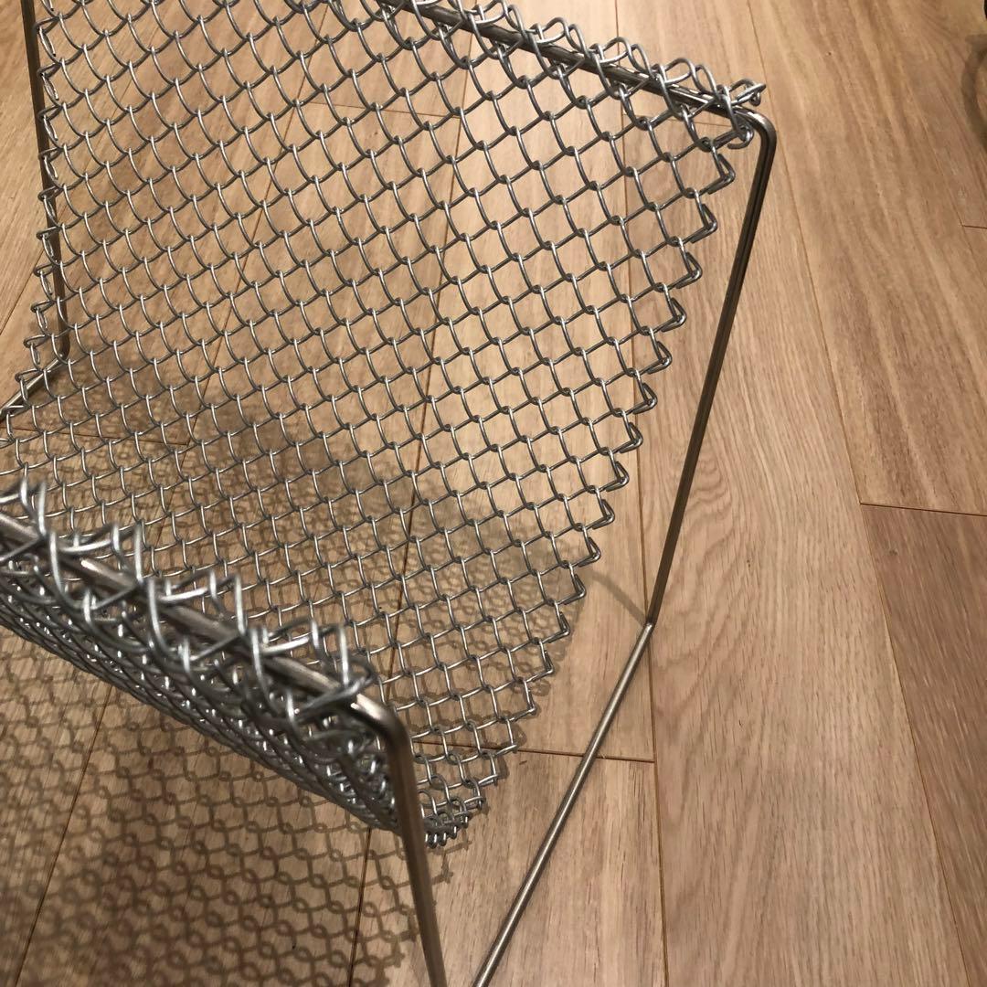 メタルワイヤー マガジンラック　荷物入れ　カフェ サロン