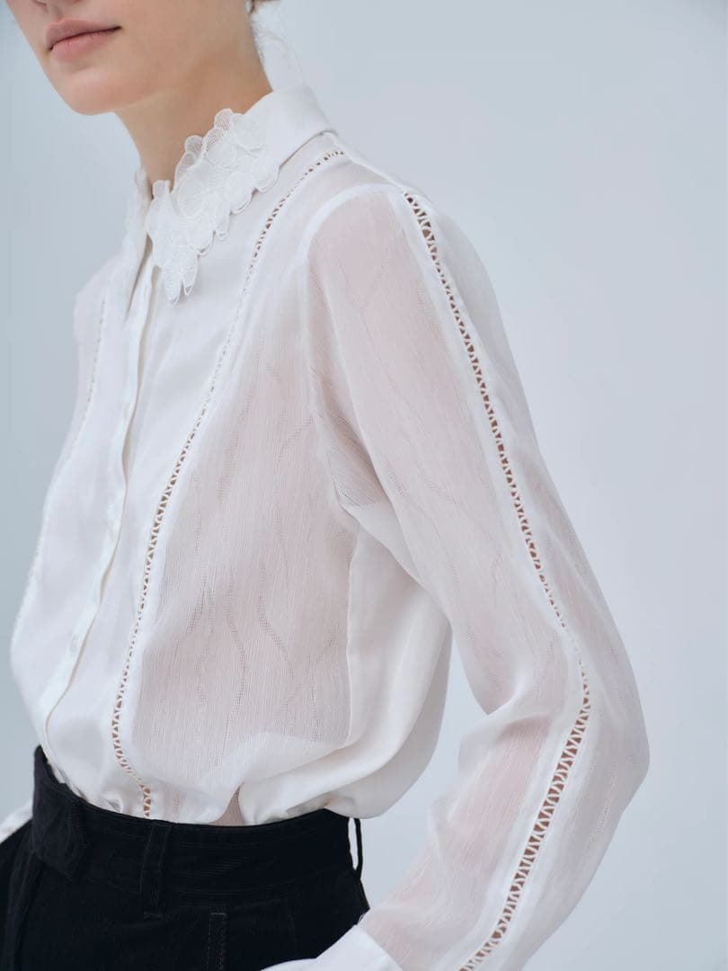 トップス laubeblanc OrchidEmbroidered CollarShirt