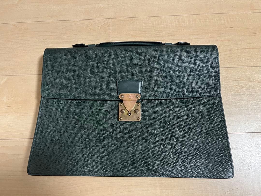 m*o様 ルイヴィトン タイガ セルヴィエット クラド M30074 鍵×2