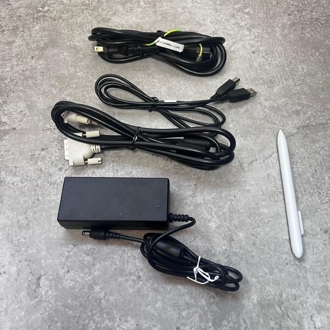 【美品】Wacom ワコム　液晶タブレット DTK-2451/G