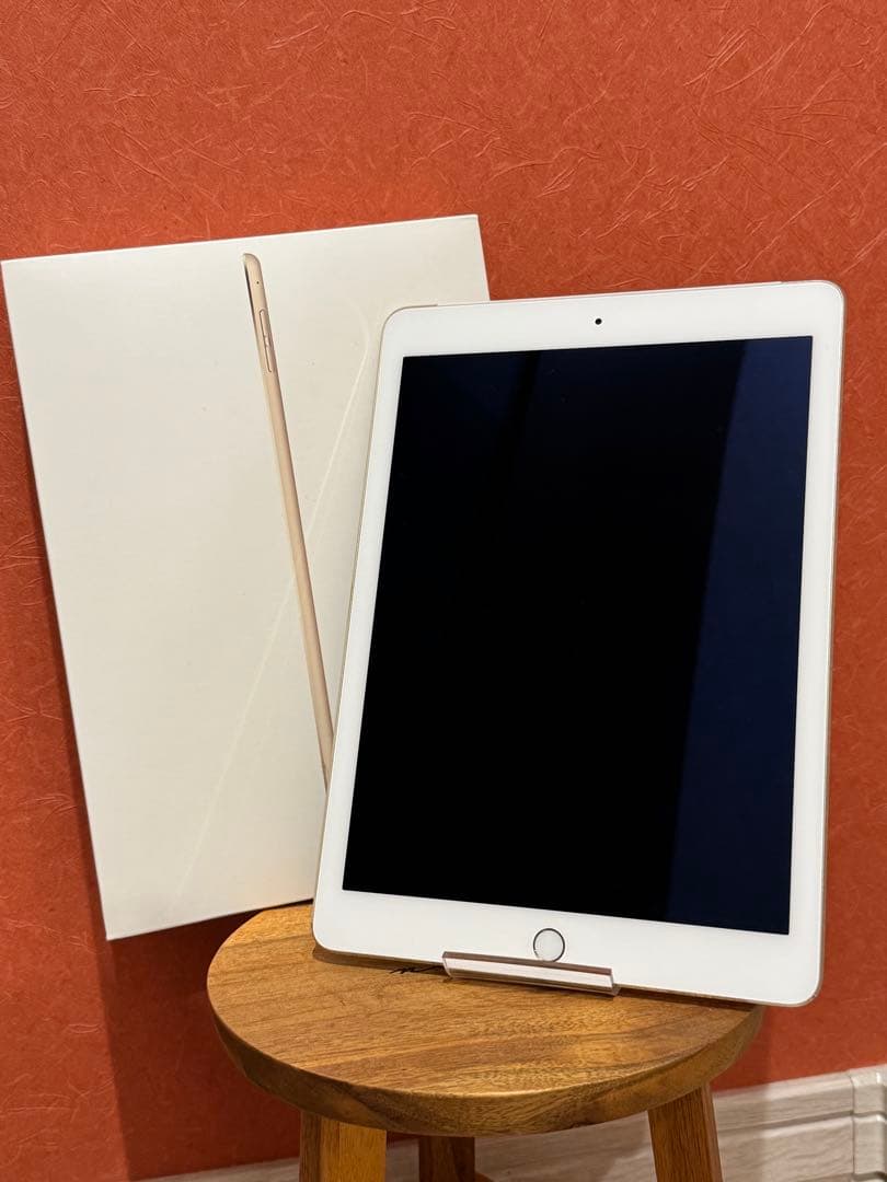 Apple iPad ゴールド 本体　Air 2 64GB セルラー