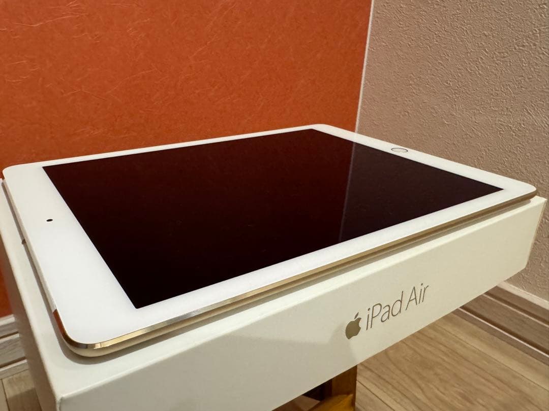 Apple iPad ゴールド 本体　Air 2 64GB セルラー