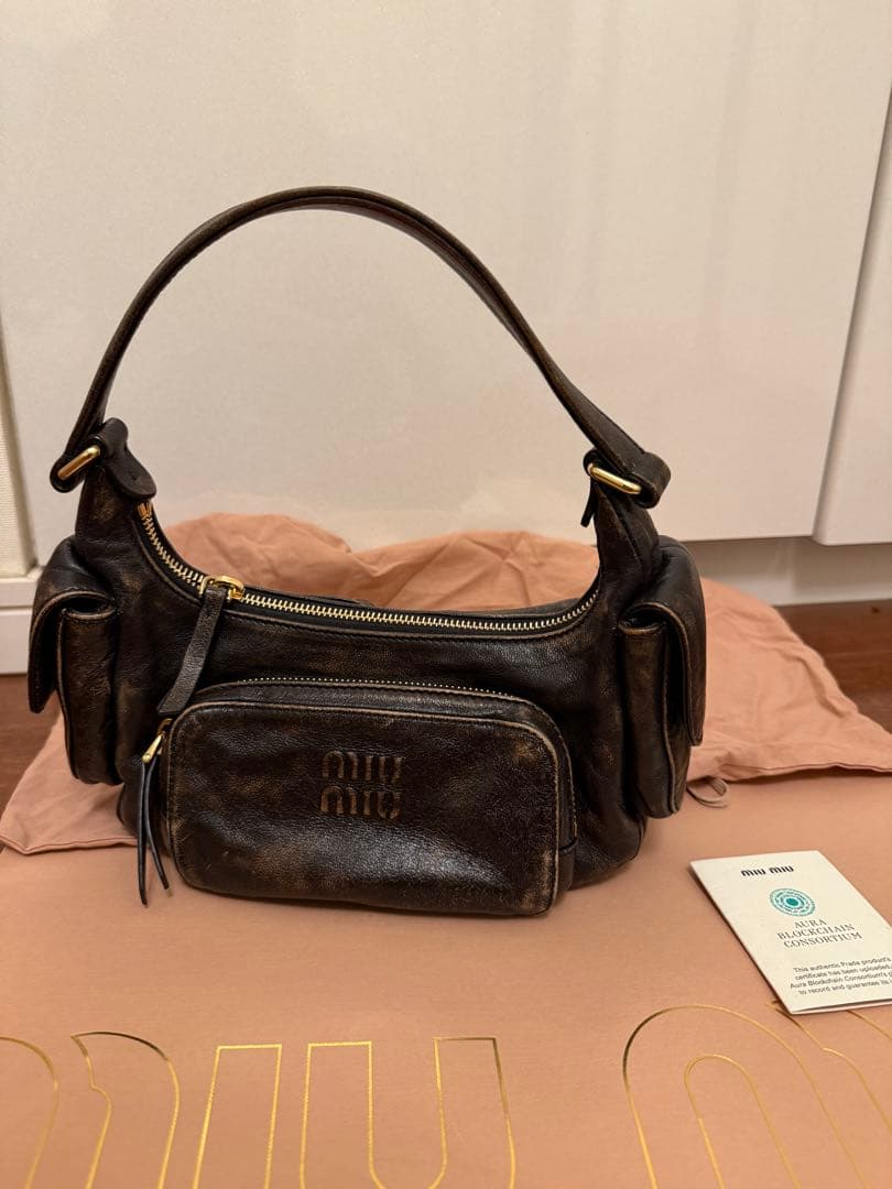 miu miu ポケット　ナッパレザー　バッグ